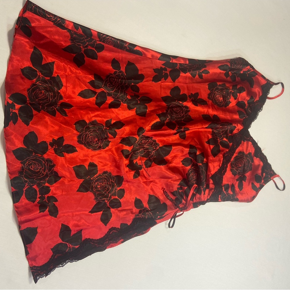 Red and Black Floral Women's Nightgown